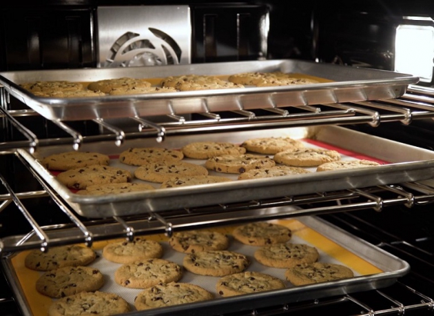 This Is the Best Oven Rack Position for Baking Cookies