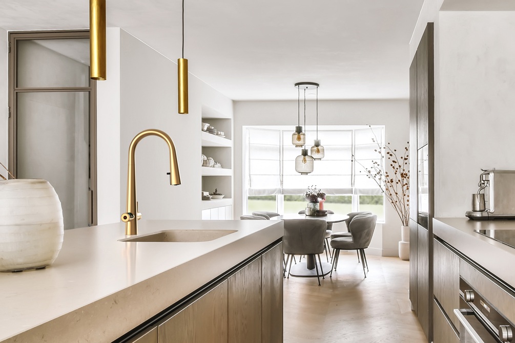 Touchless Kitchen Faucets & Smart Plumbing Fixtures in 2025: Hygiene Meets Style