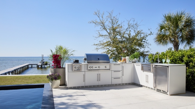 Outdoor Kitchen Zones in 2026: Grill, Prep, Refrigeration, Sink, Storage, and Seating Layouts