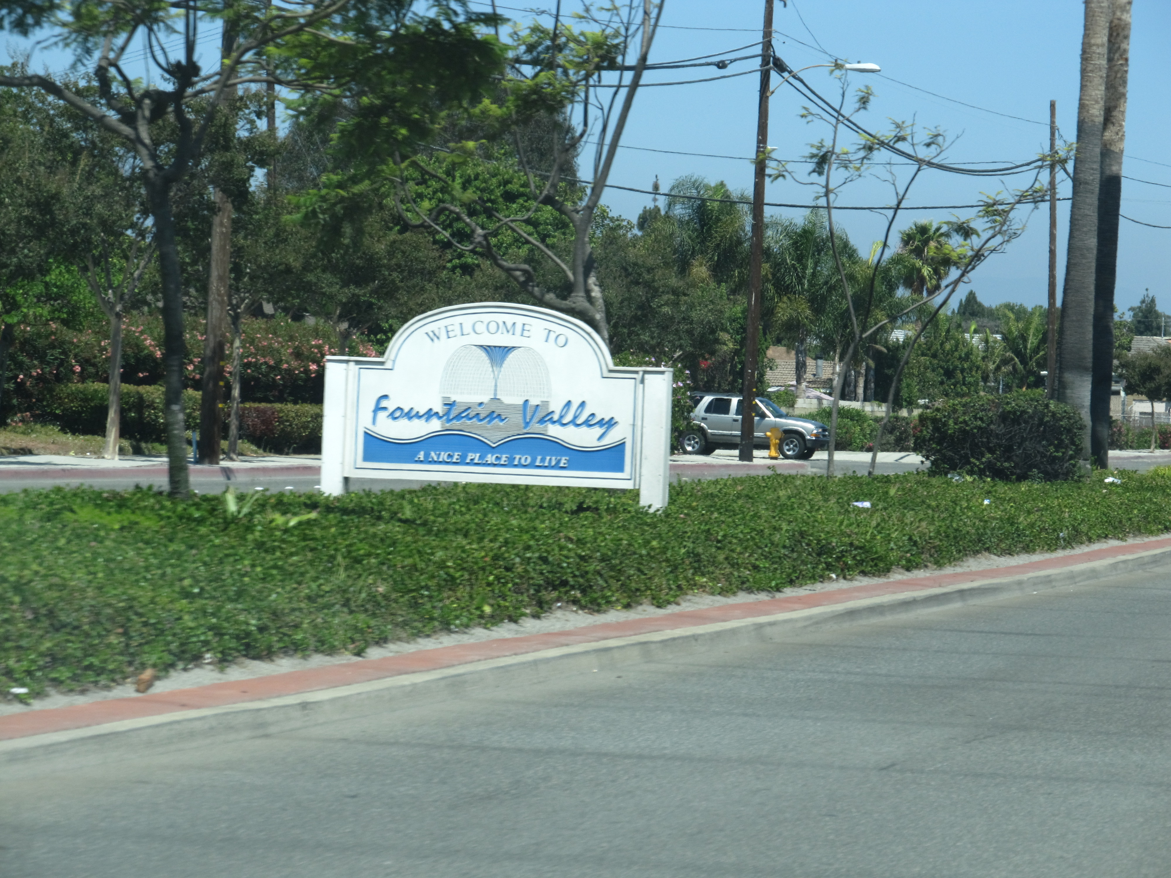 Fountain Valley welcome sign along Warner Avenue